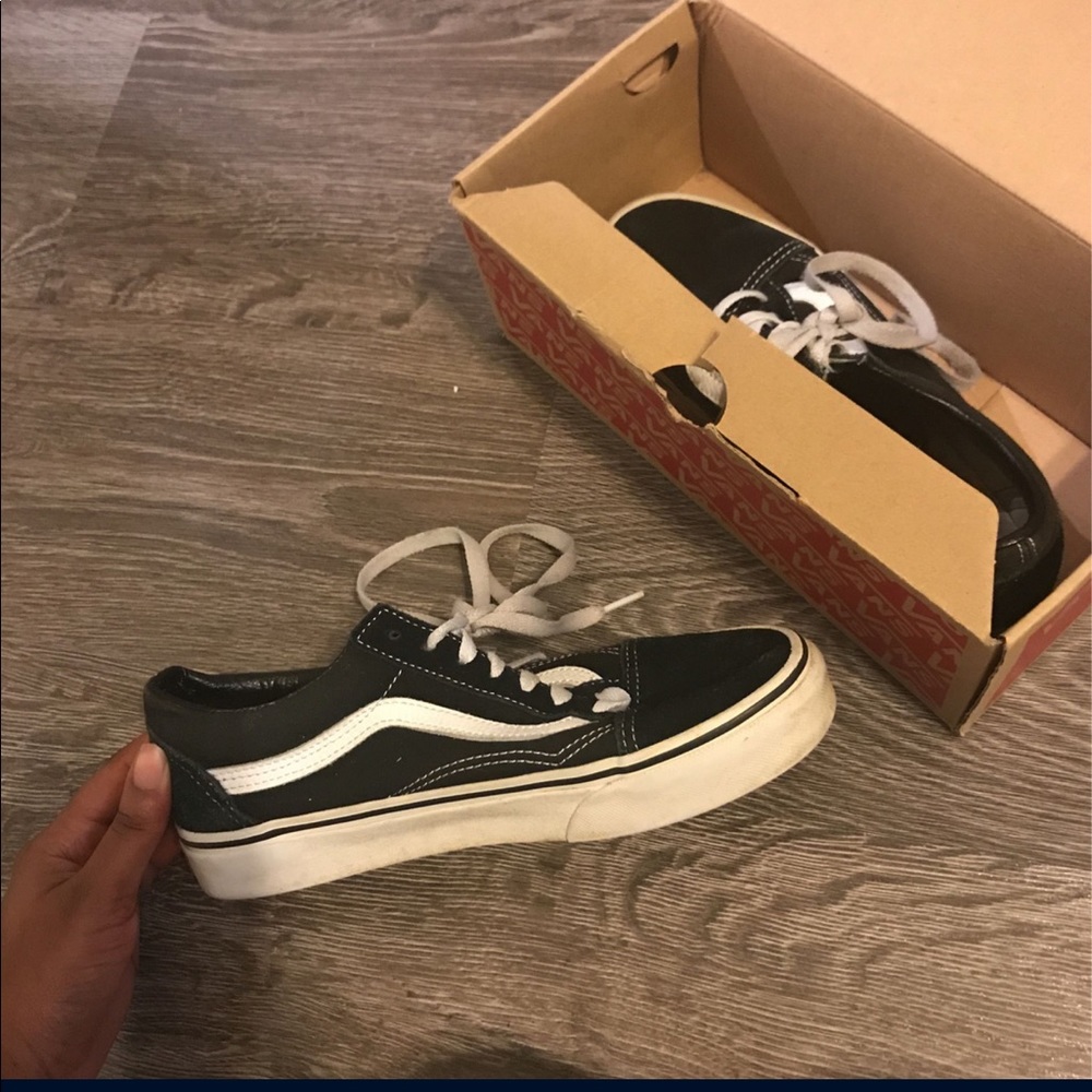 Old Skool black and white low top vans